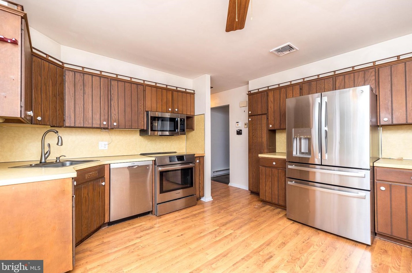 61 Townview Dr, Gardenville PA  18901-3123 exterior