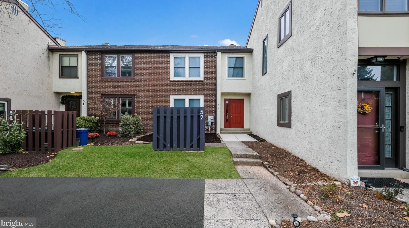 52 Applecross Cir, Chalfont PA  18914-2215 exterior