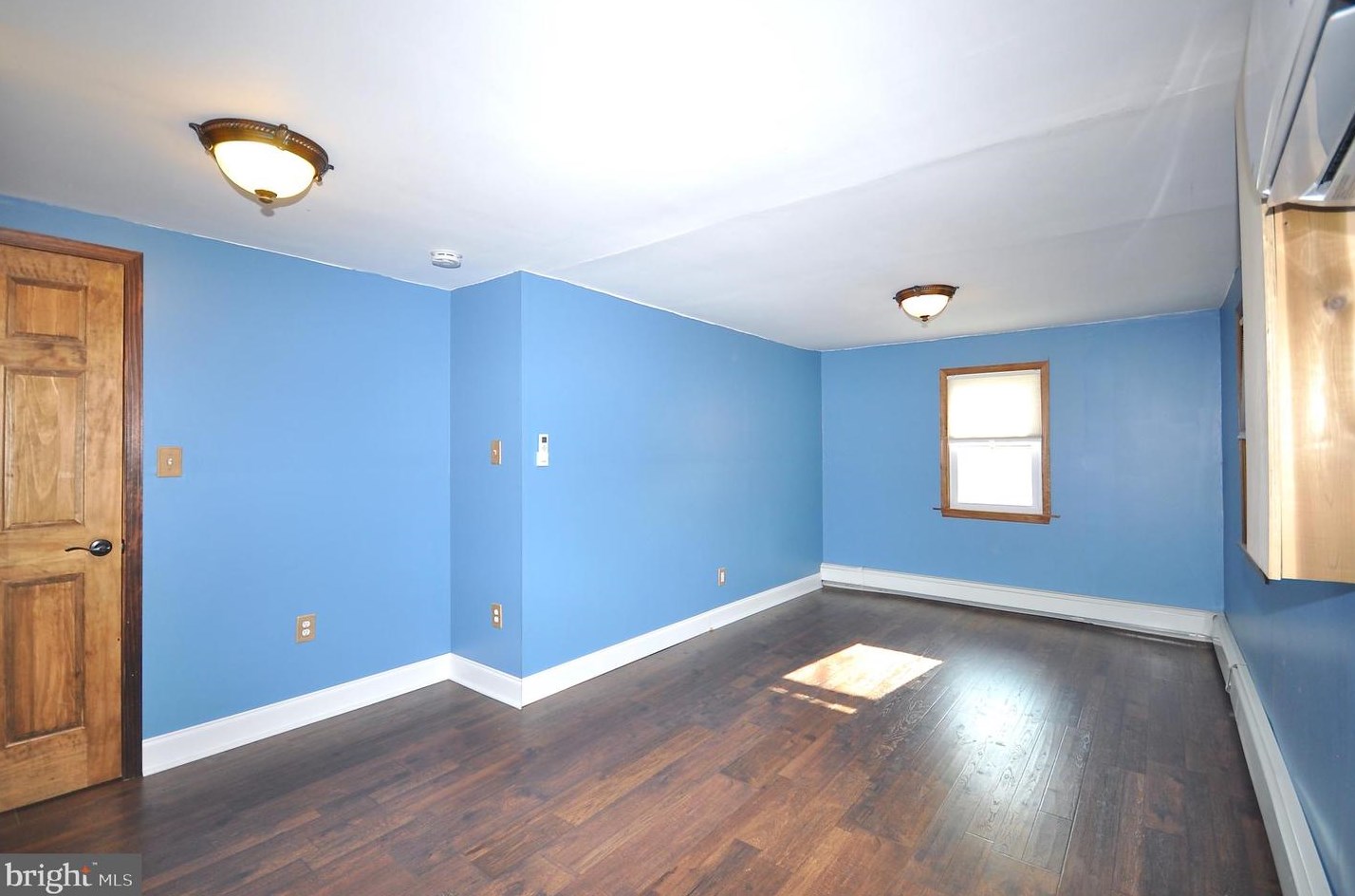 21 Williamson Ave, Levittown PA  19054-1114 exterior