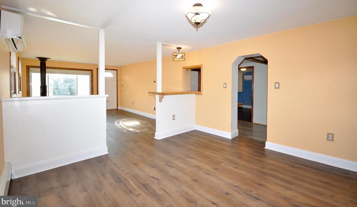 21 Williamson Ave, Levittown PA  19054-1114 exterior