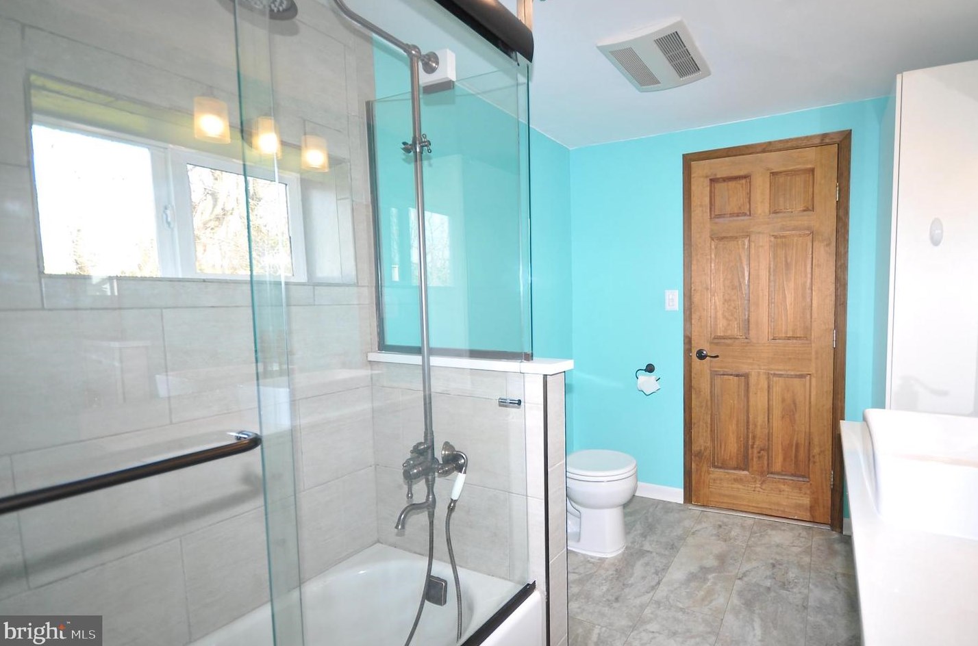 21 Williamson Ave, Levittown PA  19054-1114 exterior