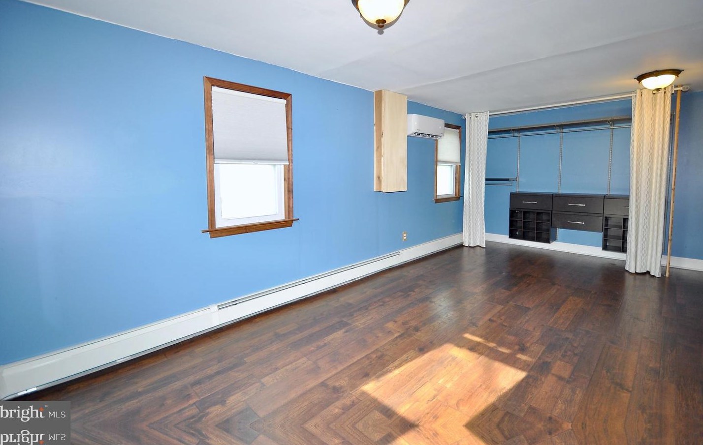 21 Williamson Ave, Levittown PA  19054-1114 exterior