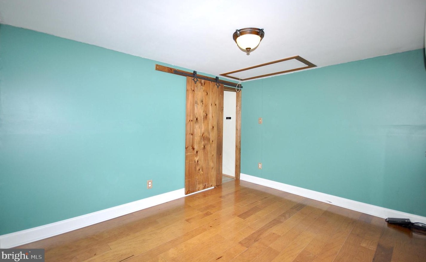 21 Williamson Ave, Levittown PA  19054-1114 exterior