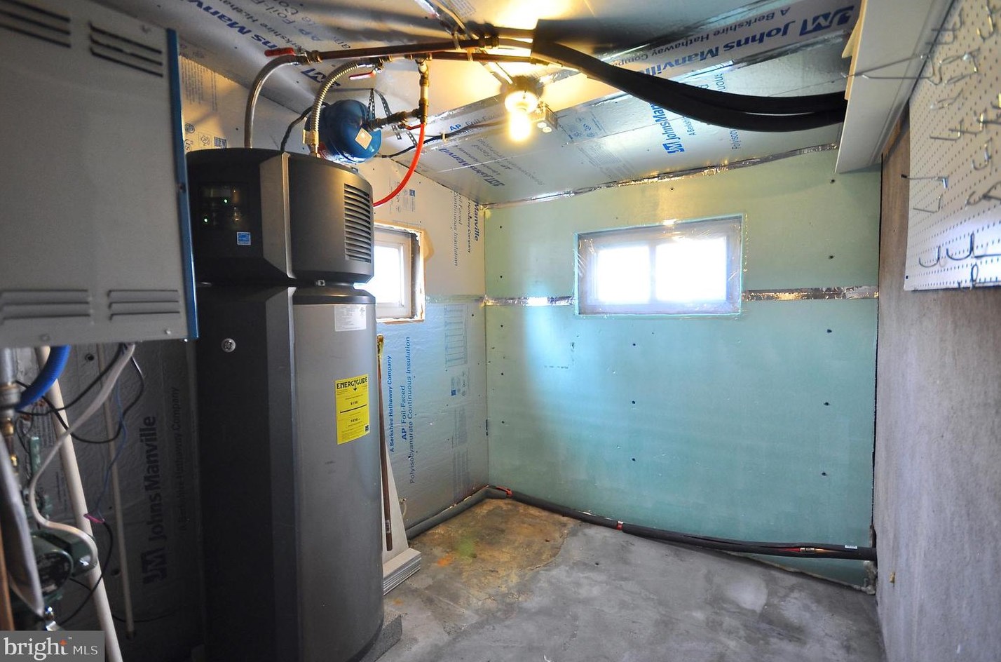 21 Williamson Ave, Levittown PA  19054-1114 exterior