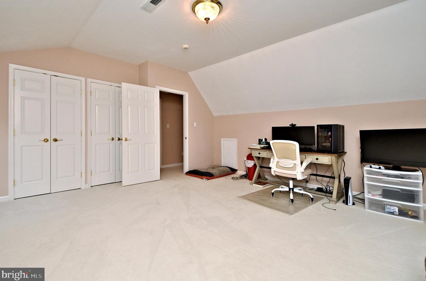 336 Woodhill Rd, Upper Makefield PA 18940-2517 exterior