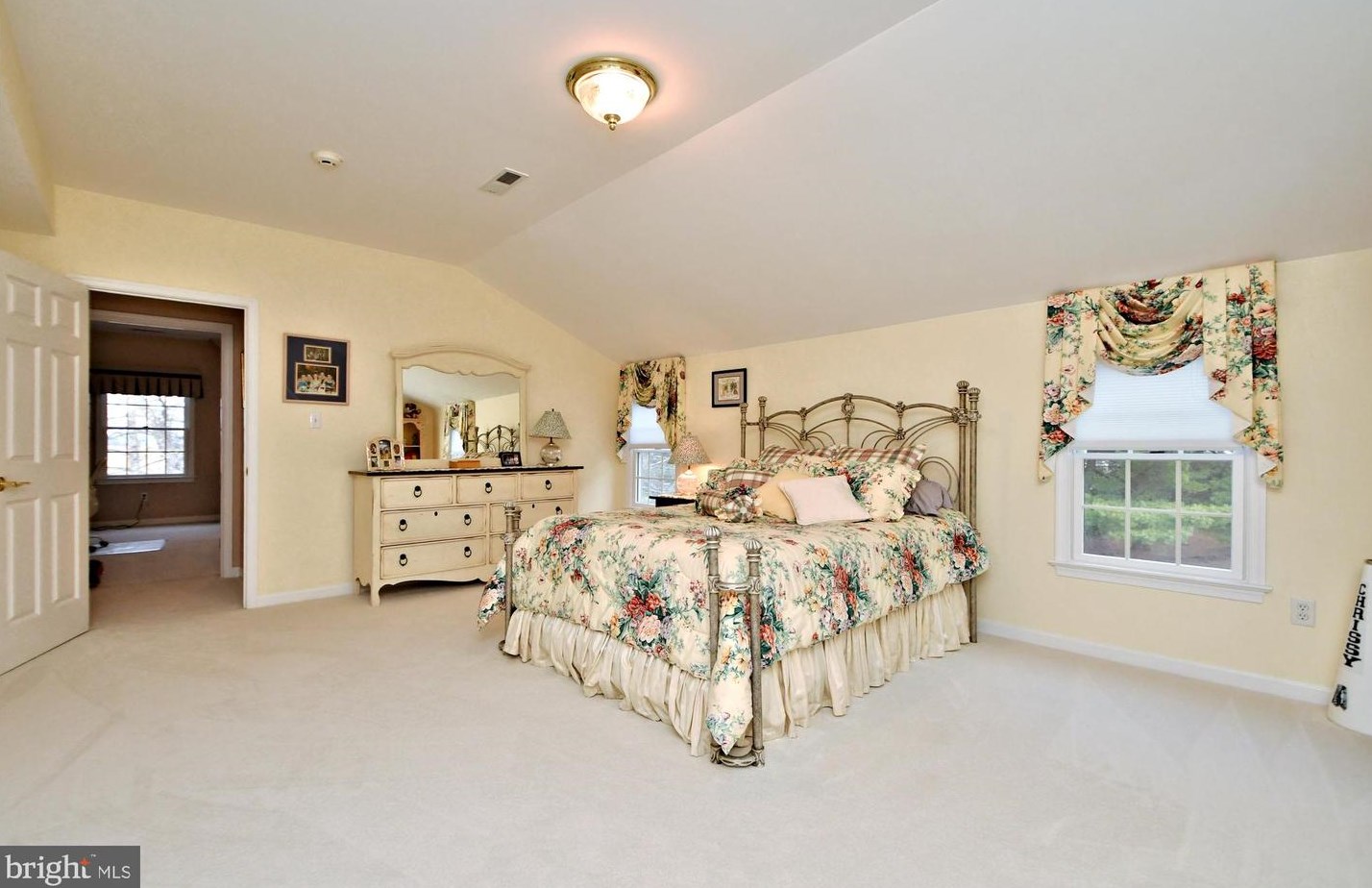 336 Woodhill Rd, Upper Makefield PA 18940-2517 exterior