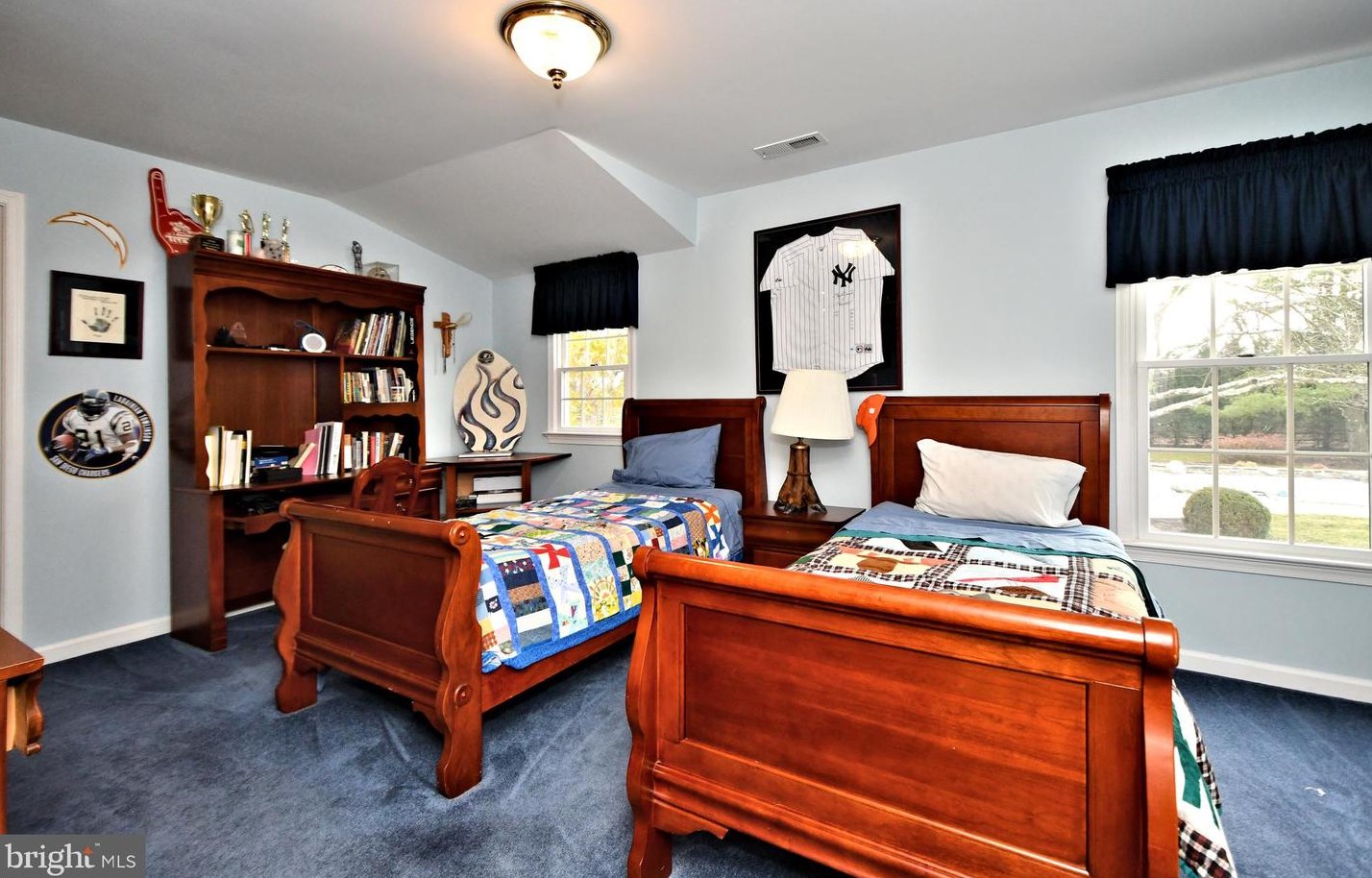 336 Woodhill Rd, Upper Makefield PA 18940-2517 exterior