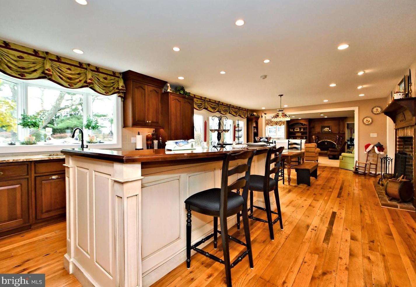 336 Woodhill Rd, Upper Makefield PA 18940-2517 exterior