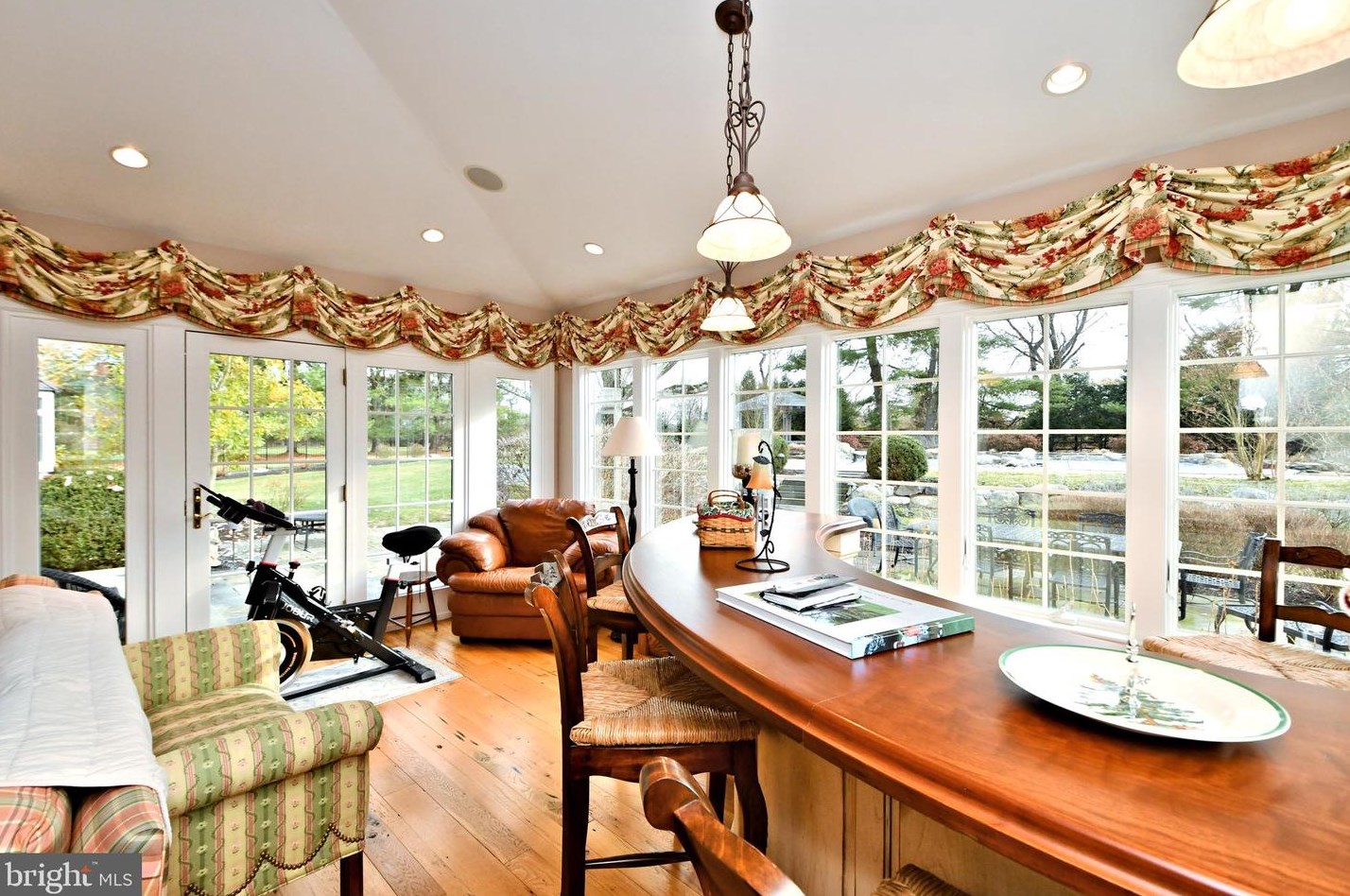 336 Woodhill Rd, Upper Makefield PA 18940-2517 exterior