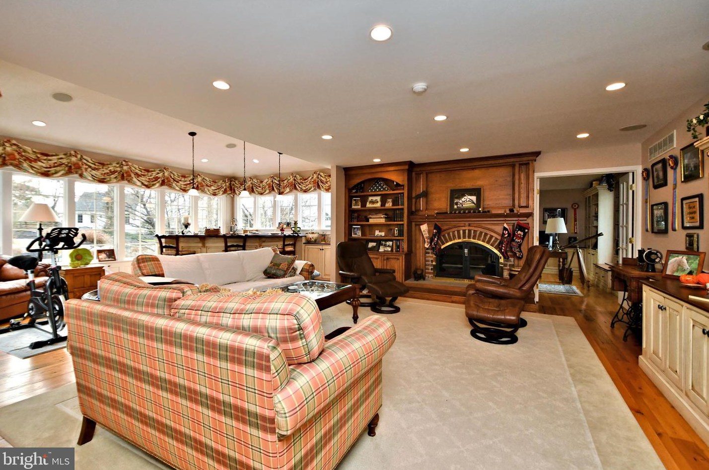 336 Woodhill Rd, Upper Makefield PA 18940-2517 exterior