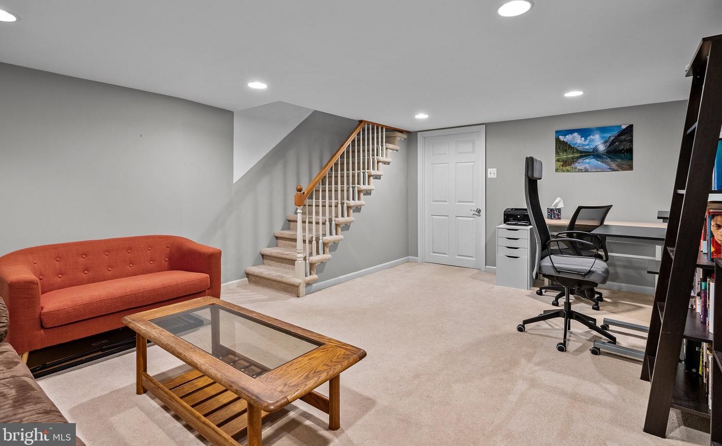 318 Lincoln Ave, Upper Makefield PA 18940-2211 exterior