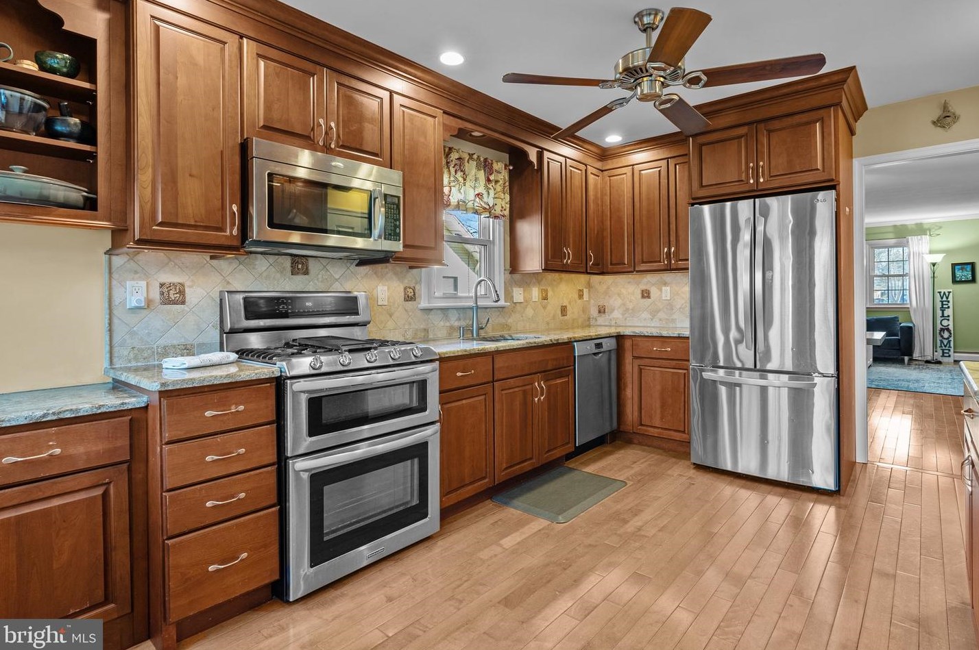 318 Lincoln Ave, Upper Makefield PA 18940-2211 exterior