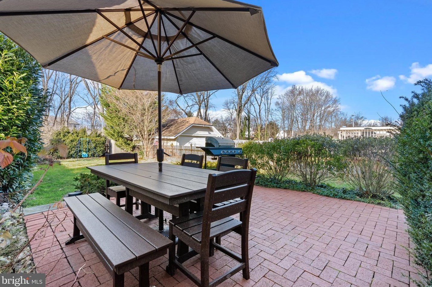 318 Lincoln Ave, Upper Makefield PA 18940-2211 exterior