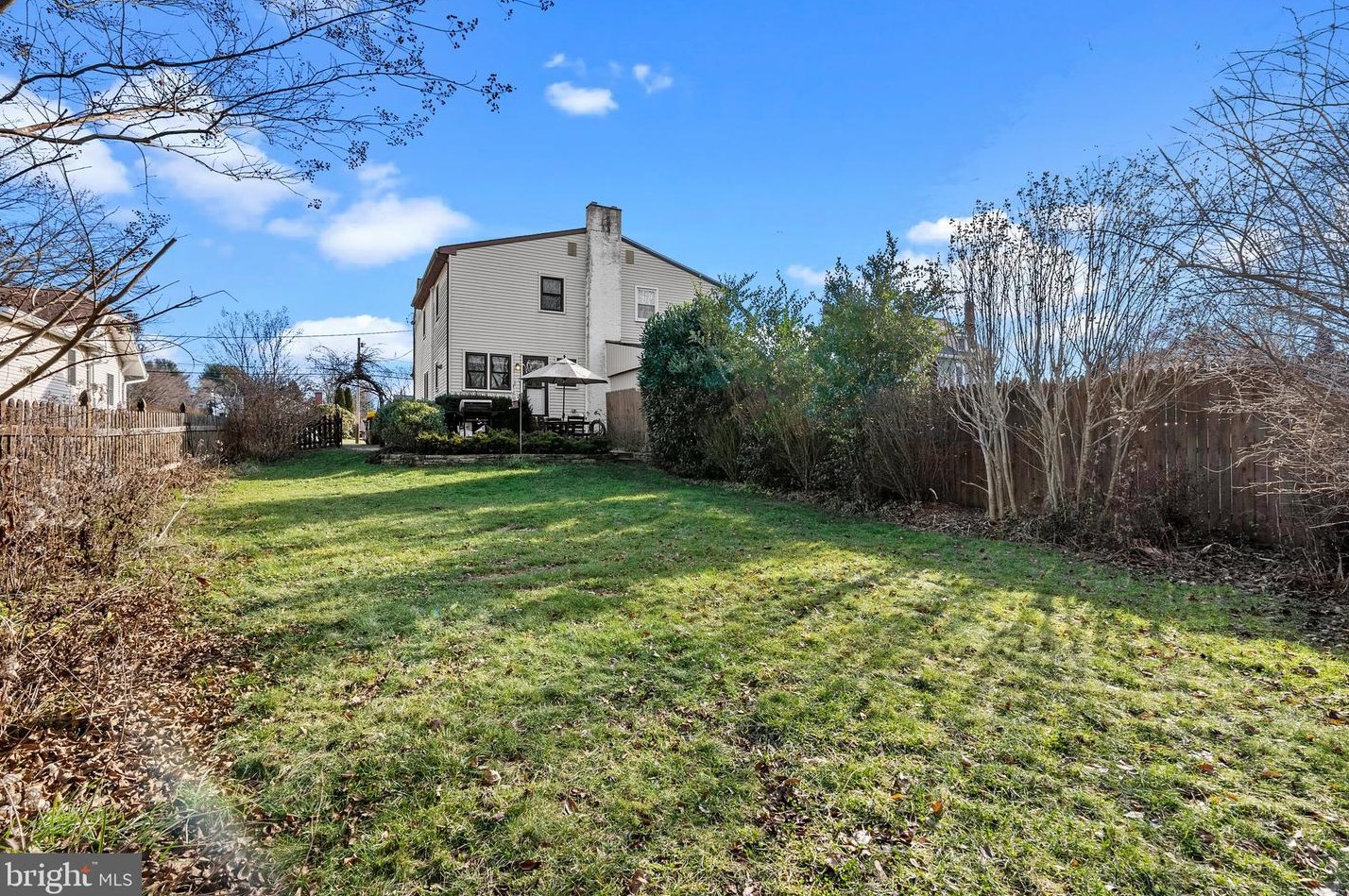 318 Lincoln Ave, Upper Makefield PA 18940-2211 exterior