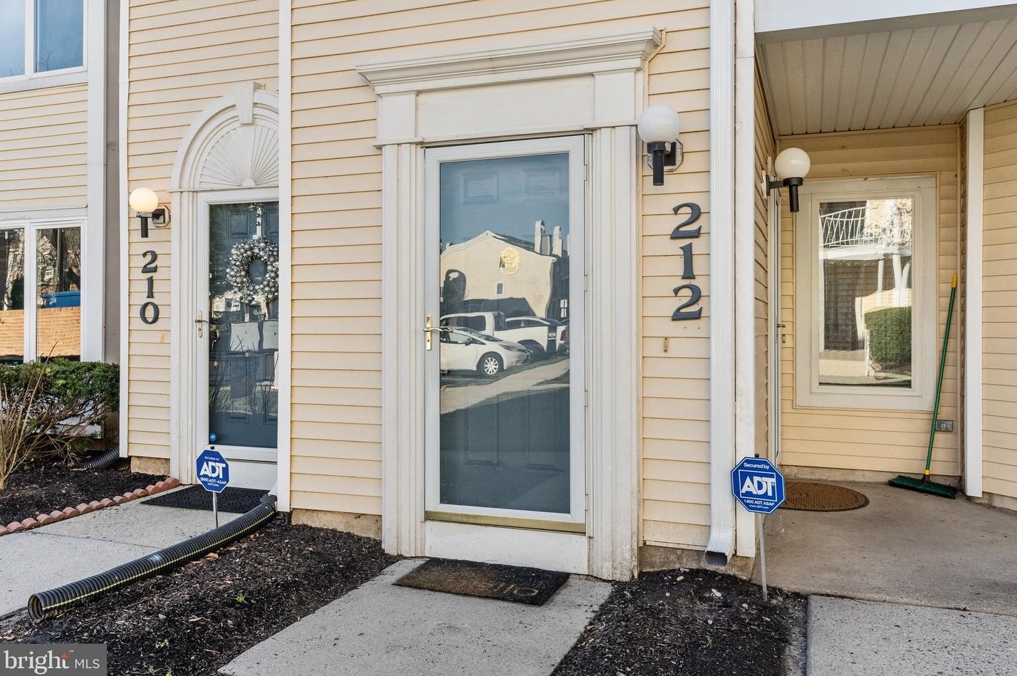 212 Jennifer Ct, Levittown PA  19057-3627 exterior