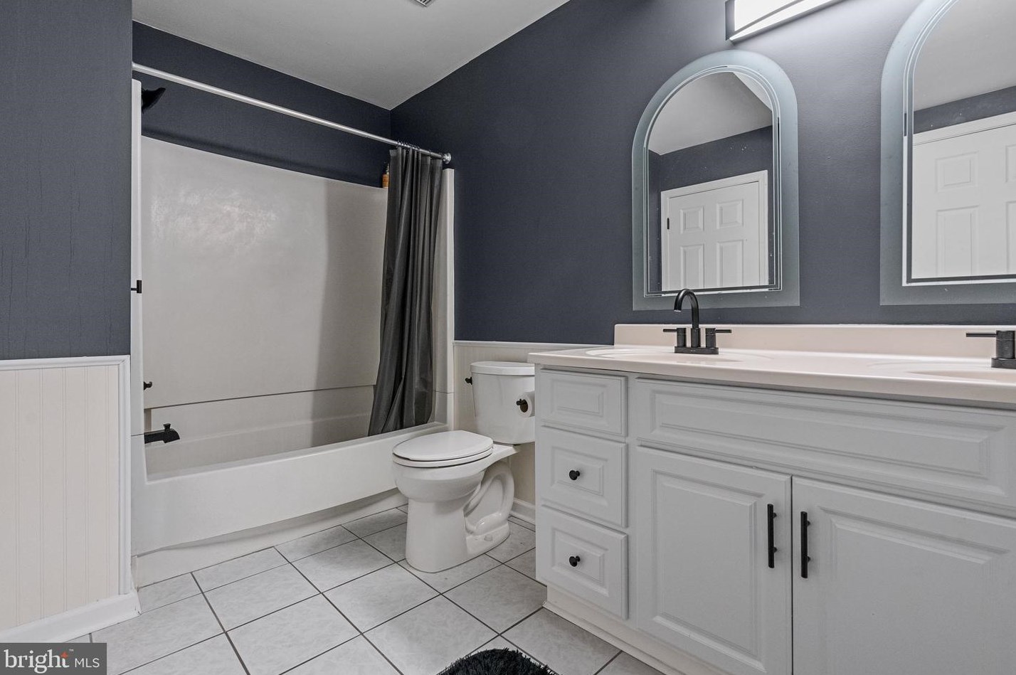 212 Jennifer Ct, Levittown PA  19057-3627 exterior