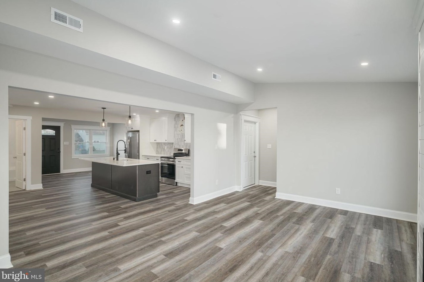 65 Rambler Ln, Levittown PA  19055-1401 exterior