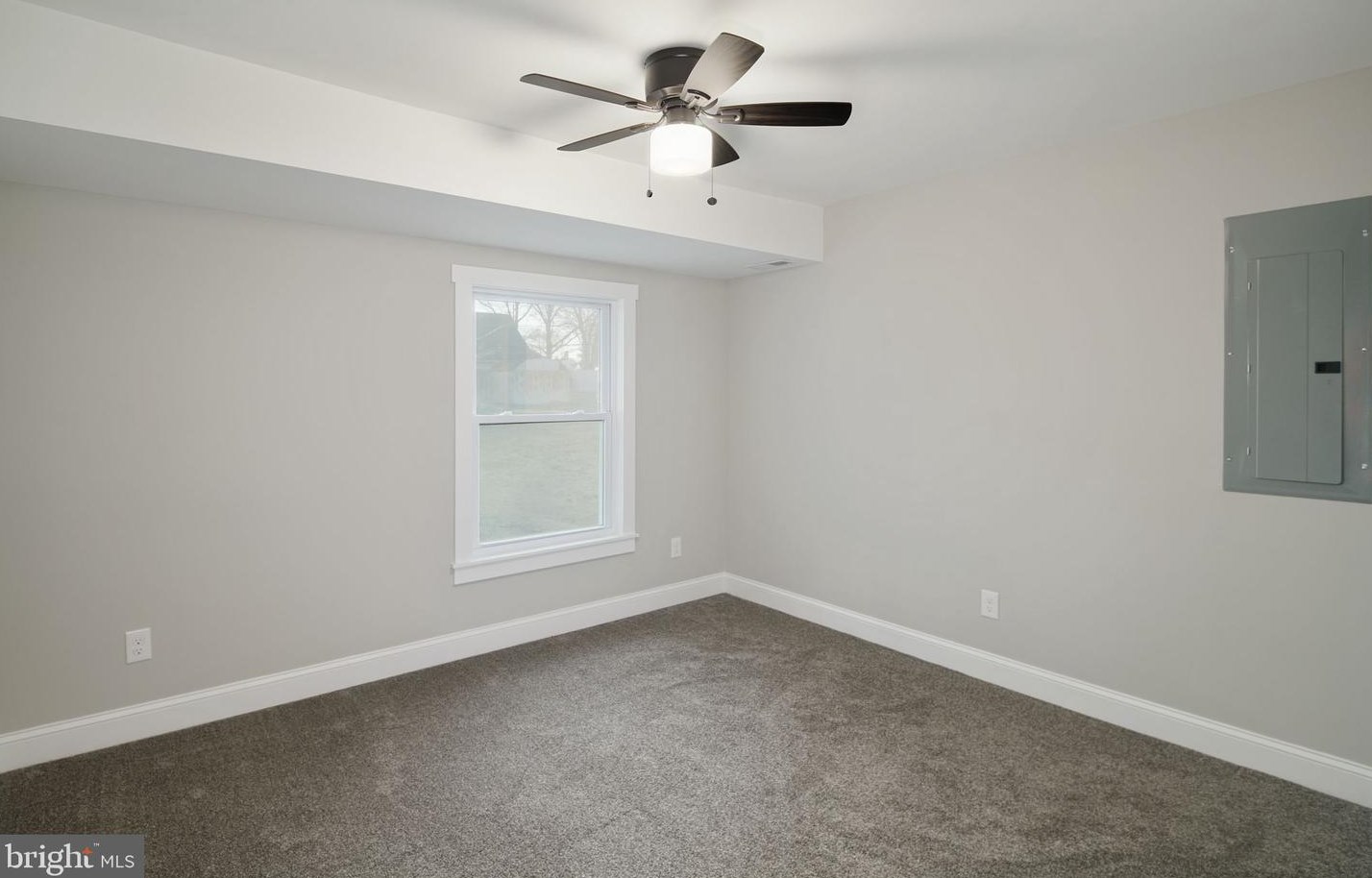 65 Rambler Ln, Levittown PA  19055-1401 exterior