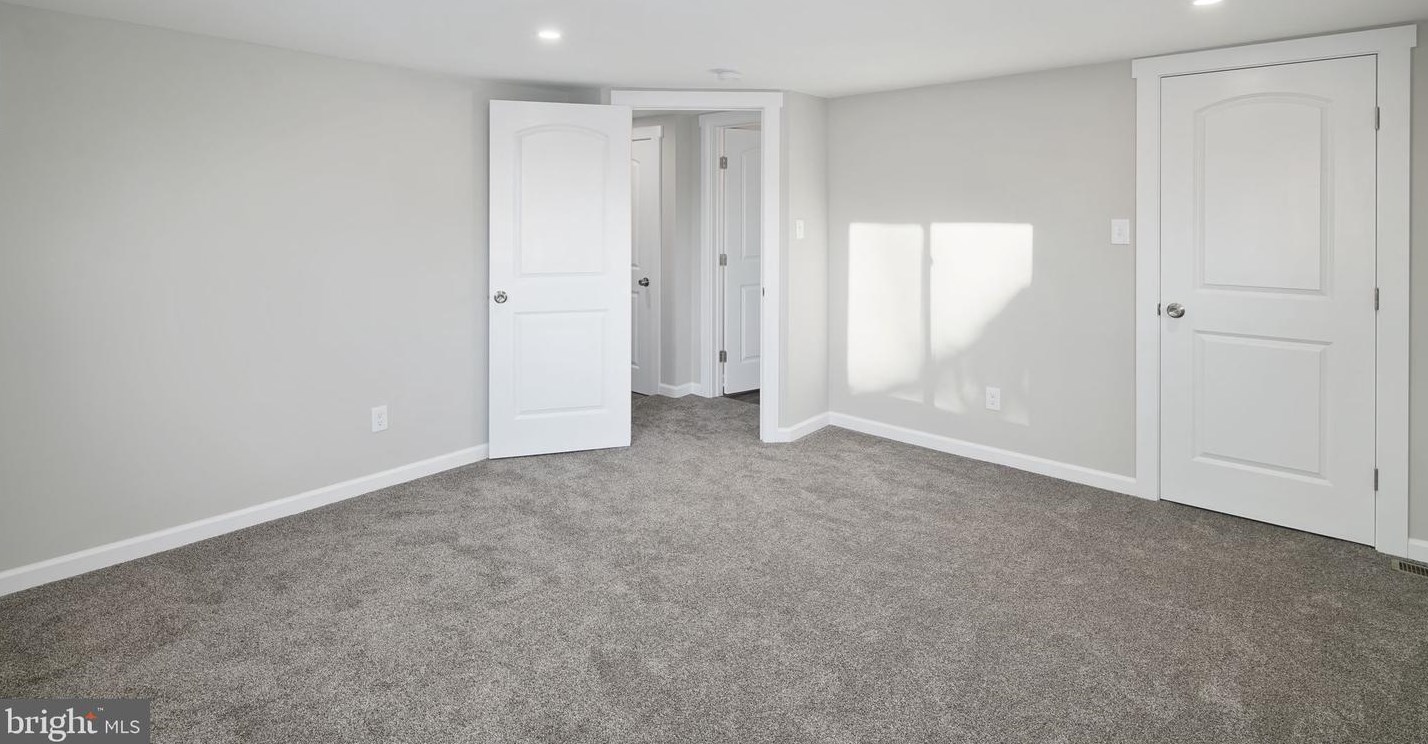 65 Rambler Ln, Levittown PA  19055-1401 exterior