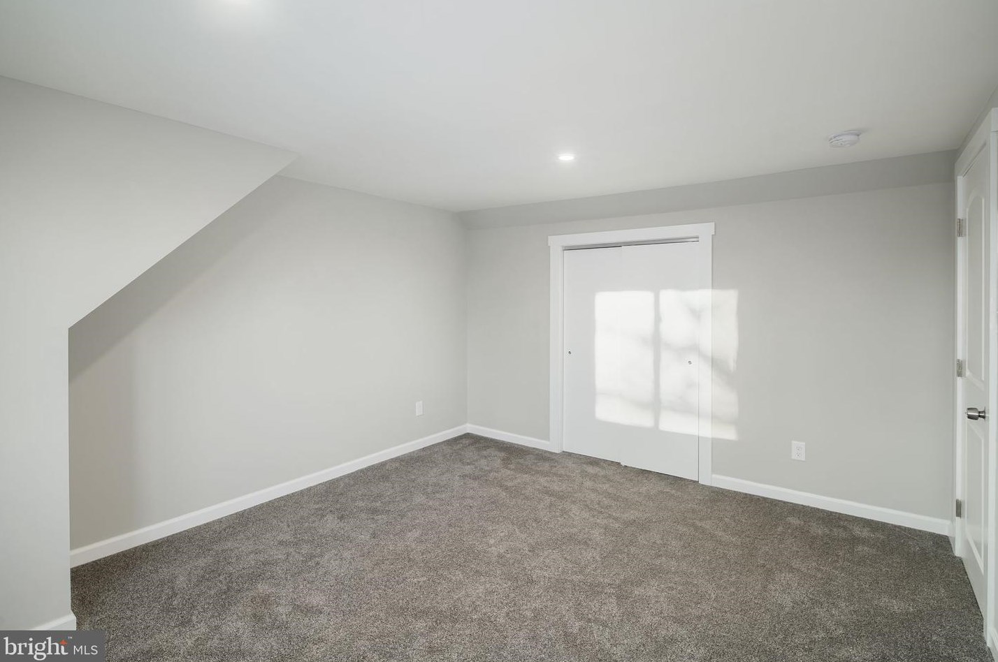 65 Rambler Ln, Levittown PA  19055-1401 exterior