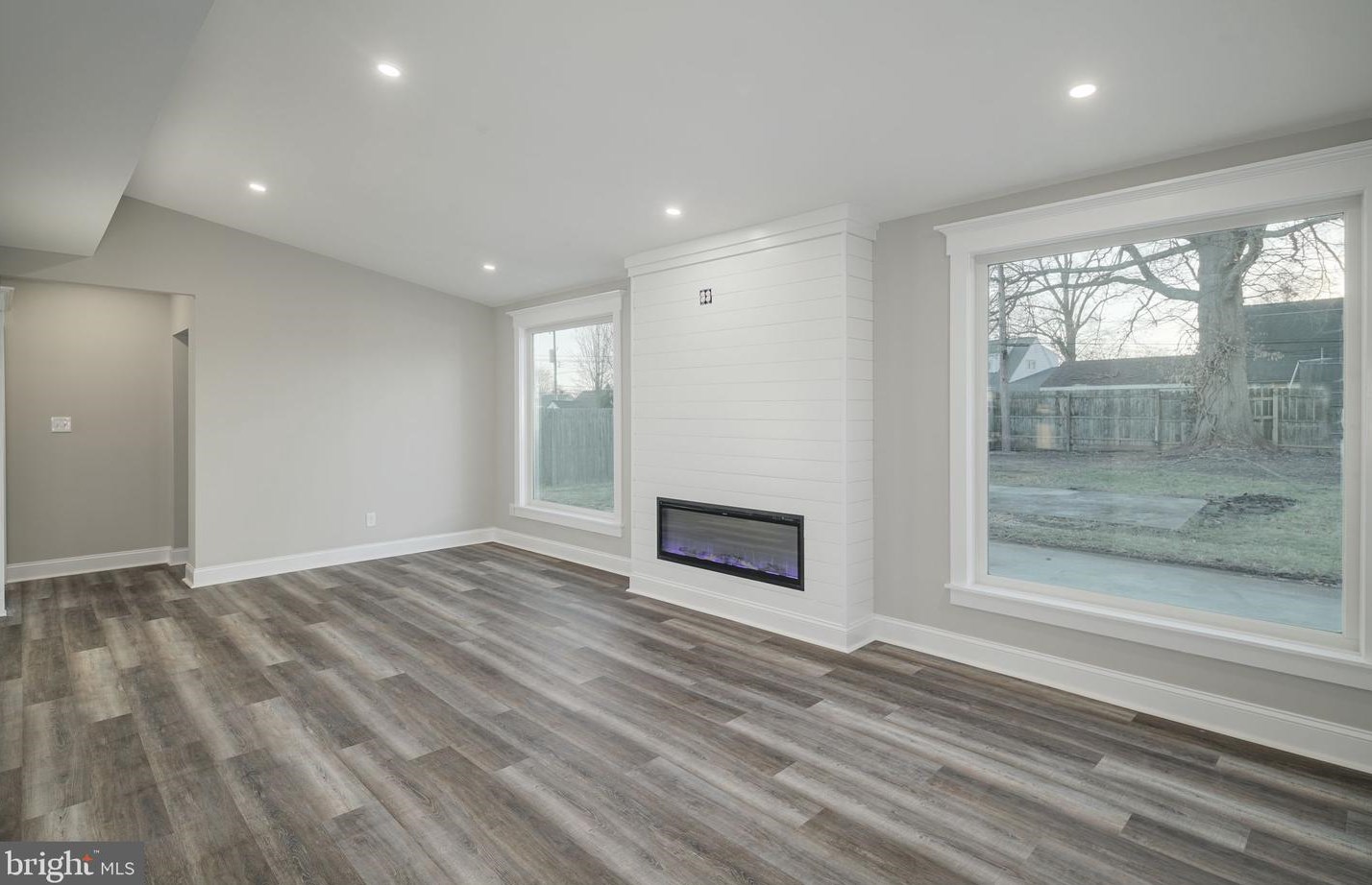 65 Rambler Ln, Levittown PA  19055-1401 exterior