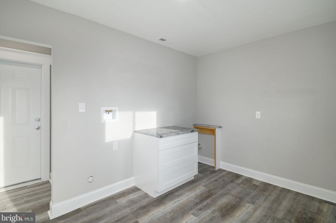 65 Rambler Ln, Levittown PA  19055-1401 exterior