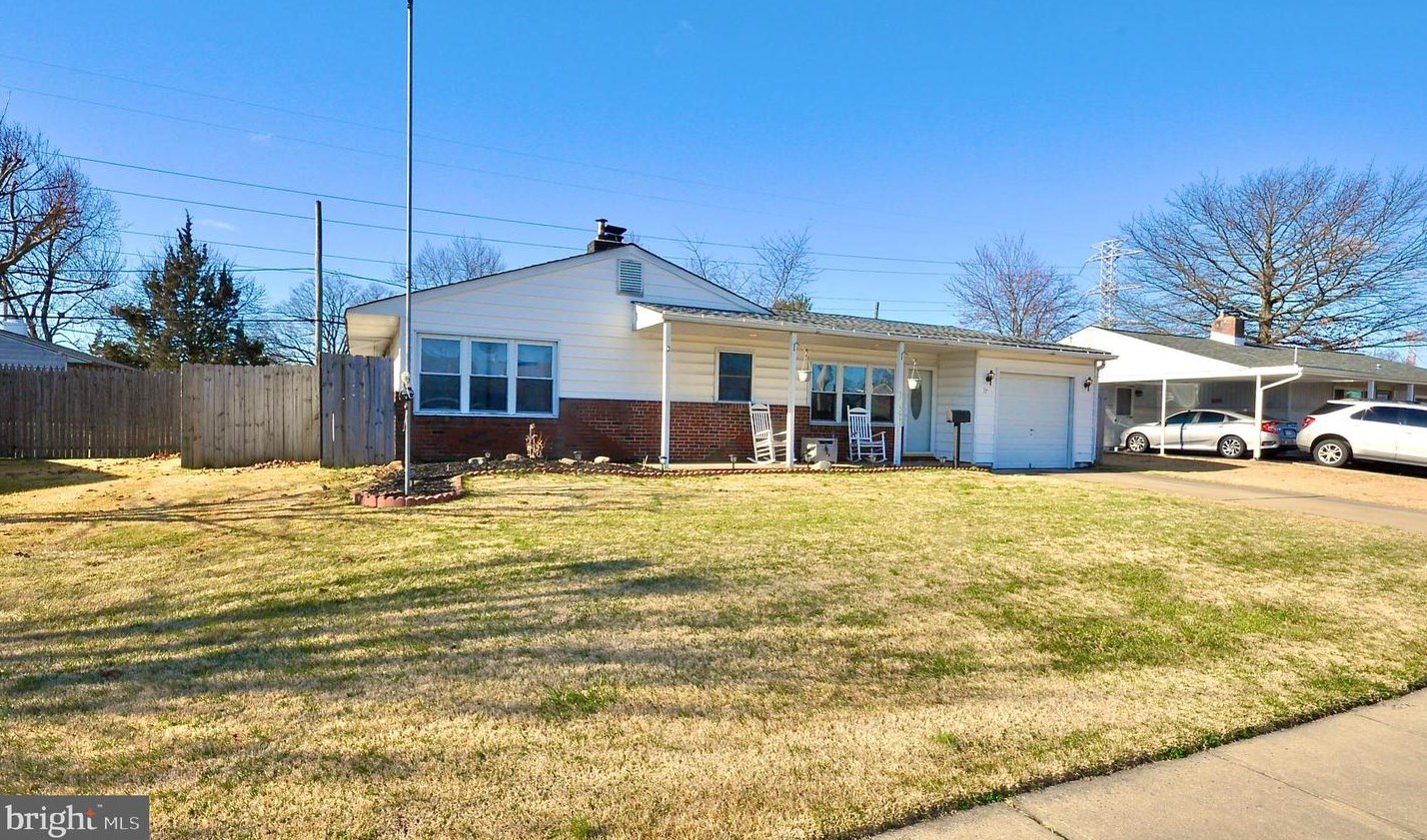 17 Disk Ln, Levittown PA  19055-1713 exterior