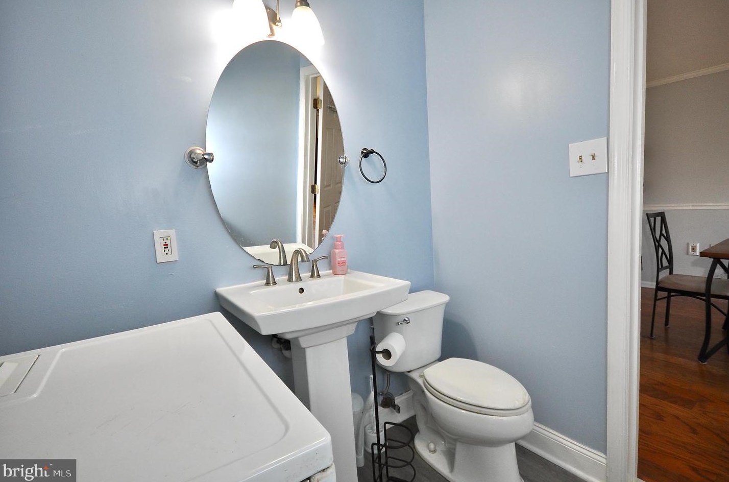 17 Disk Ln, Levittown PA  19055-1713 exterior