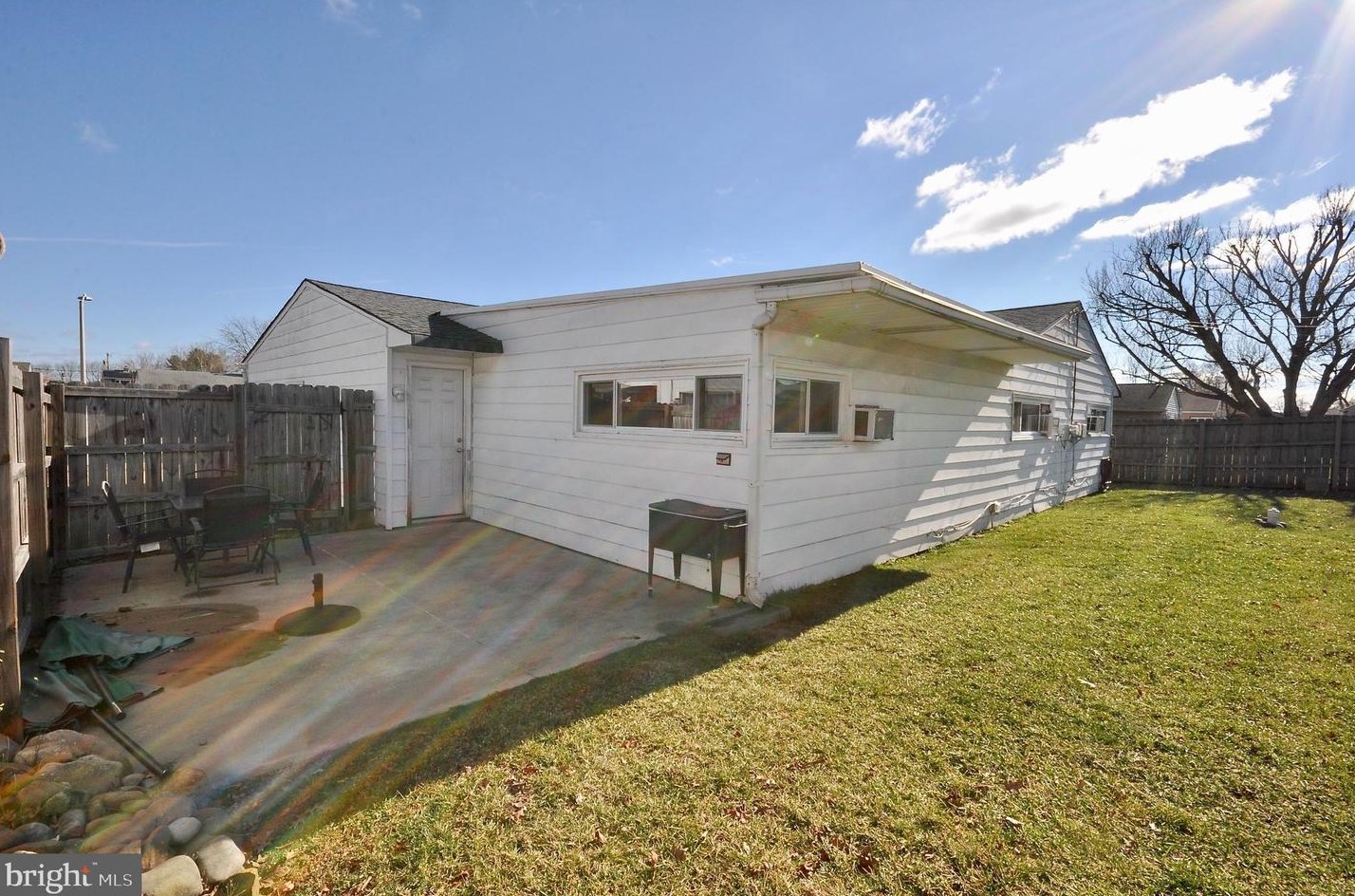 17 Disk Ln, Levittown PA  19055-1713 exterior