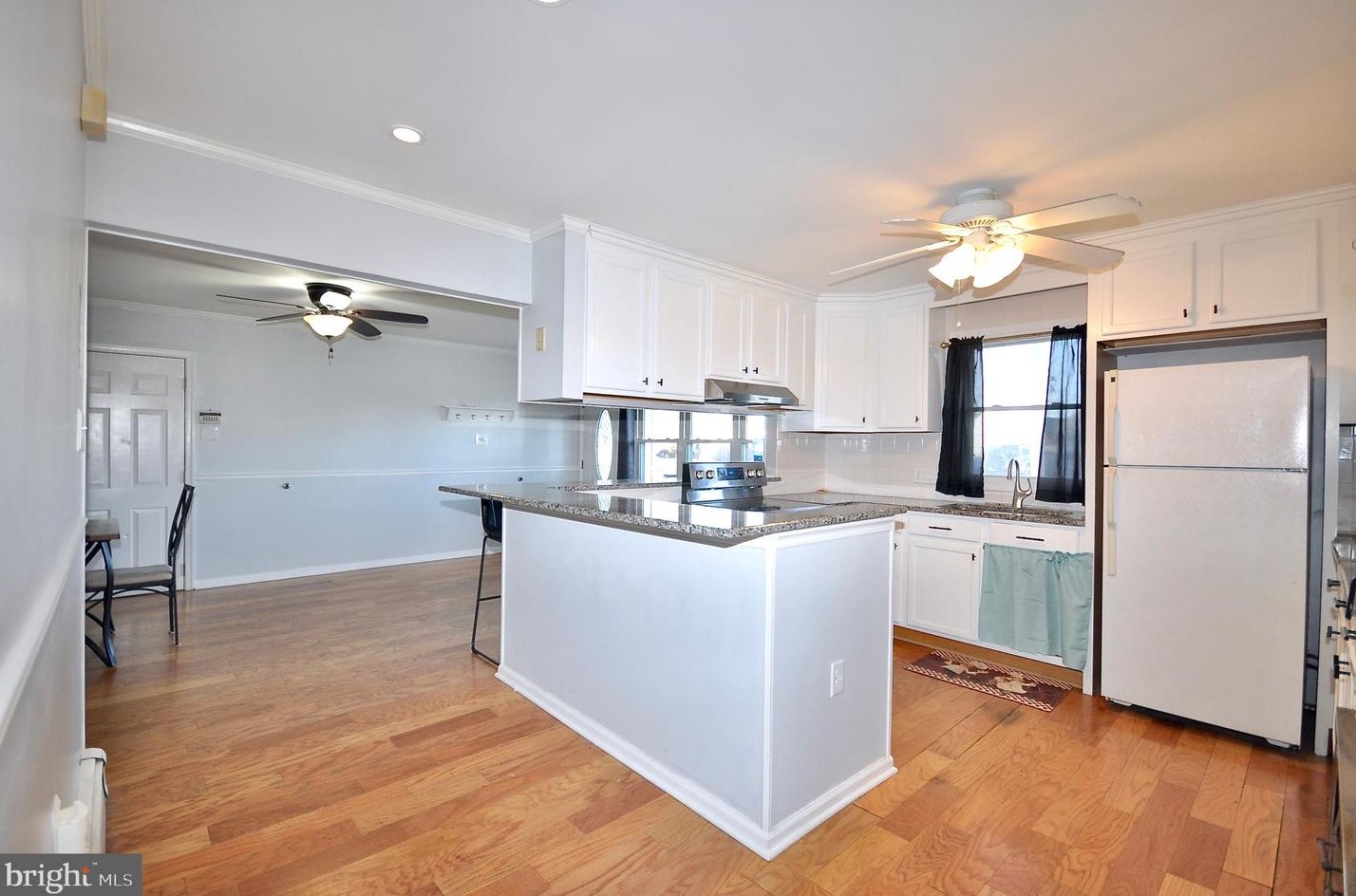 17 Disk Ln, Levittown PA  19055-1713 exterior