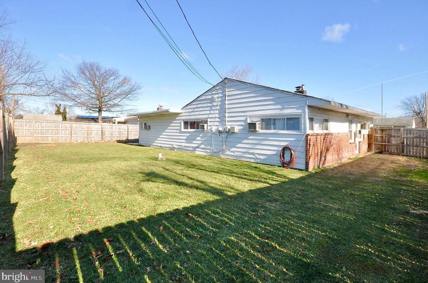17 Disk Ln, Levittown PA  19055-1713 exterior