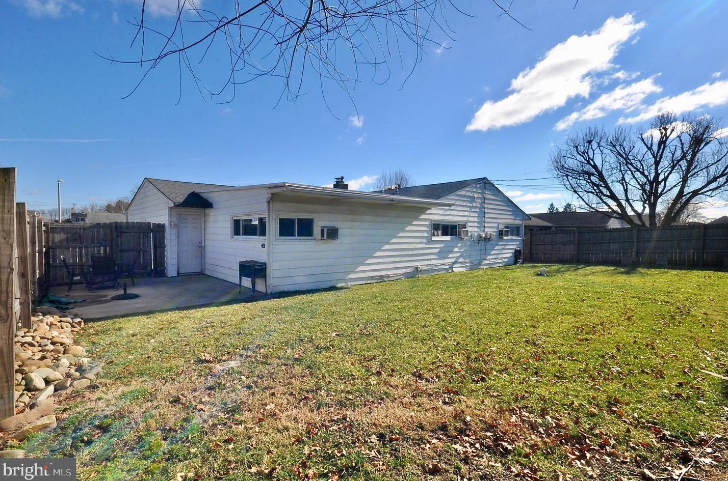 17 Disk Ln, Levittown PA  19055-1713 exterior