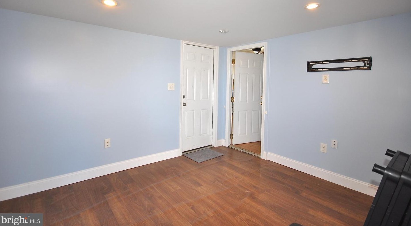17 Disk Ln, Levittown PA  19055-1713 exterior