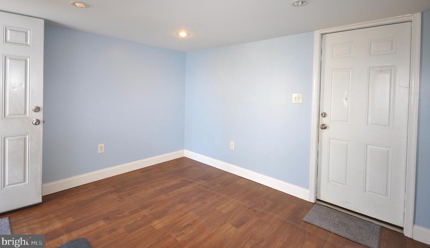 17 Disk Ln, Levittown PA  19055-1713 exterior