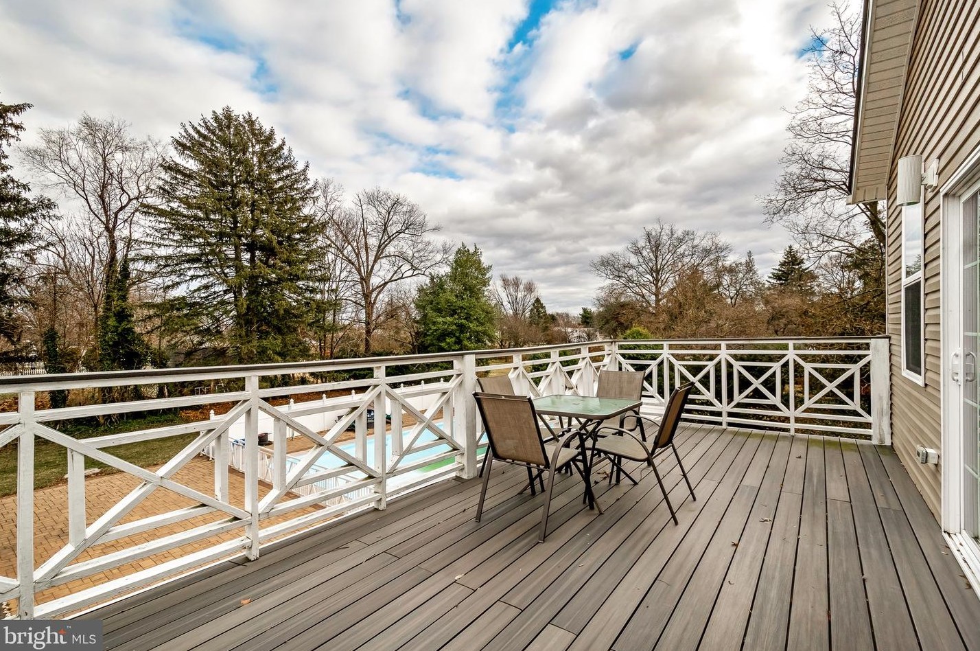 47 Woodside Ave, Levittown PA  19057-4507 exterior