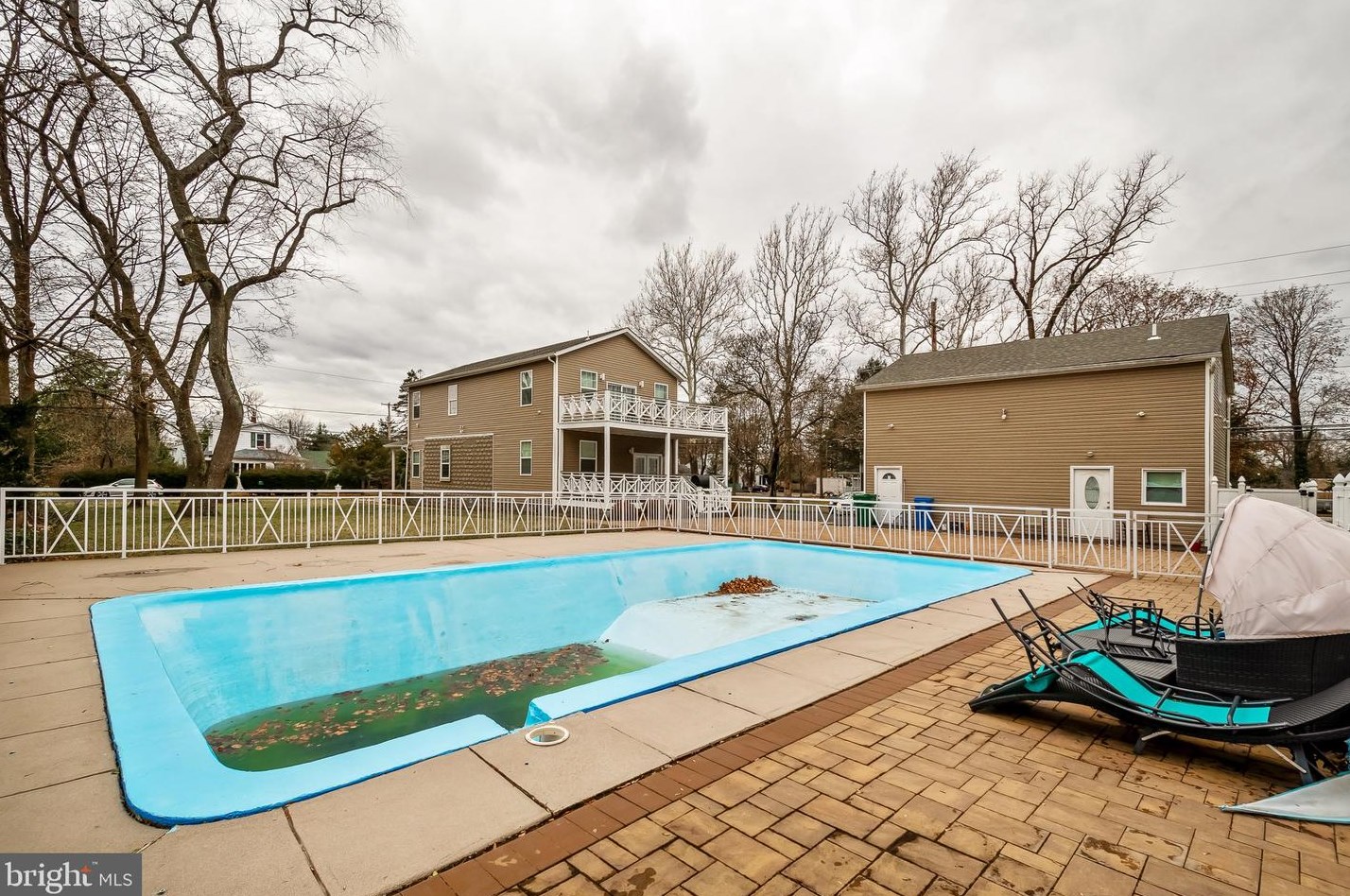 47 Woodside Ave, Levittown PA  19057-4507 exterior