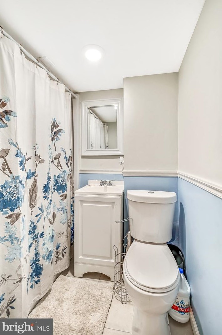 47 Woodside Ave, Levittown PA  19057-4507 exterior