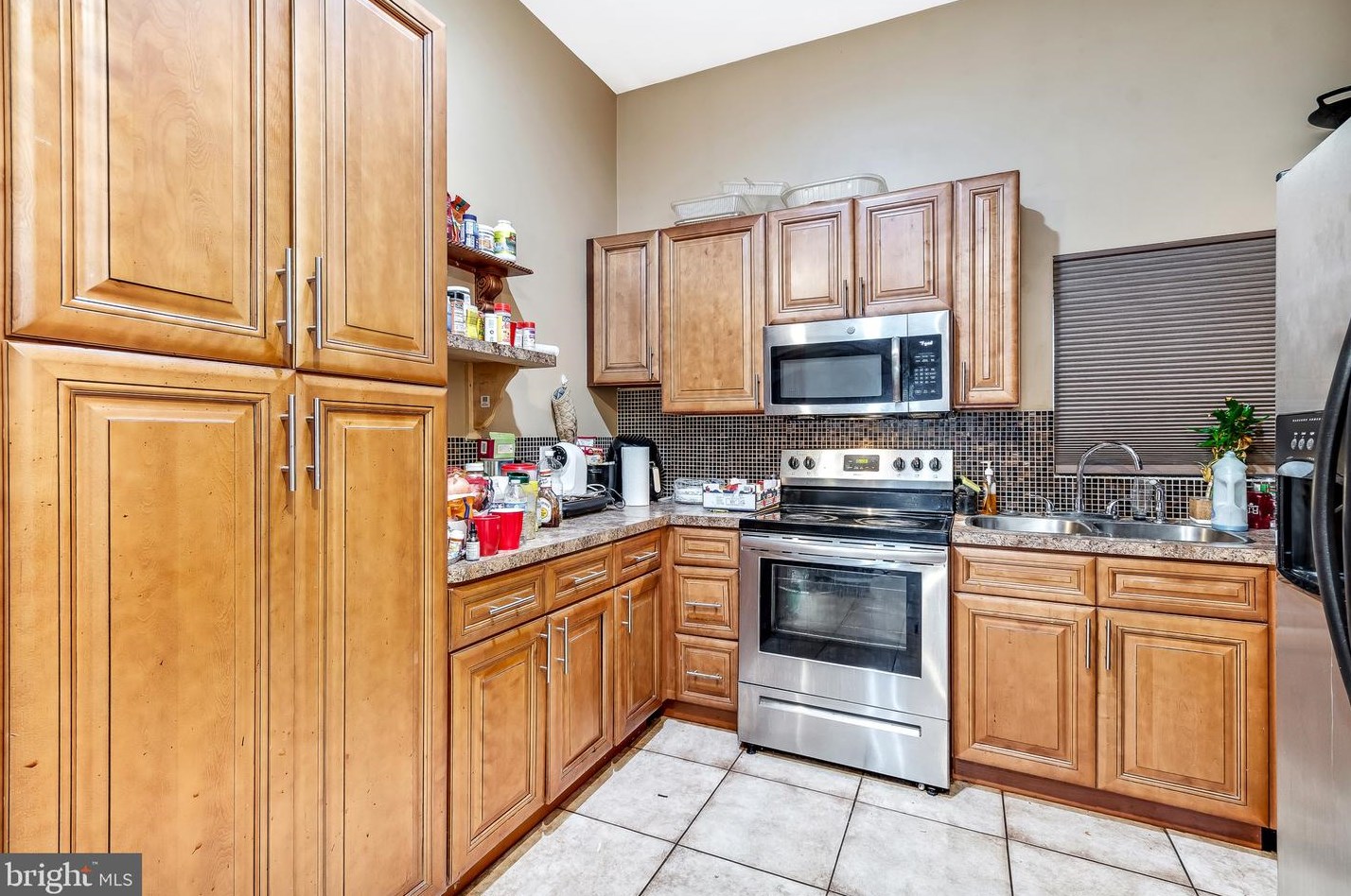 47 Woodside Ave, Levittown PA  19057-4507 exterior