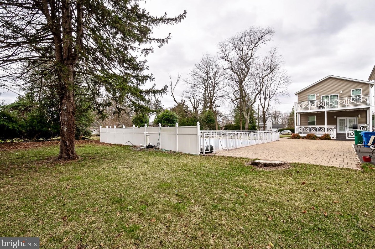 47 Woodside Ave, Levittown PA  19057-4507 exterior