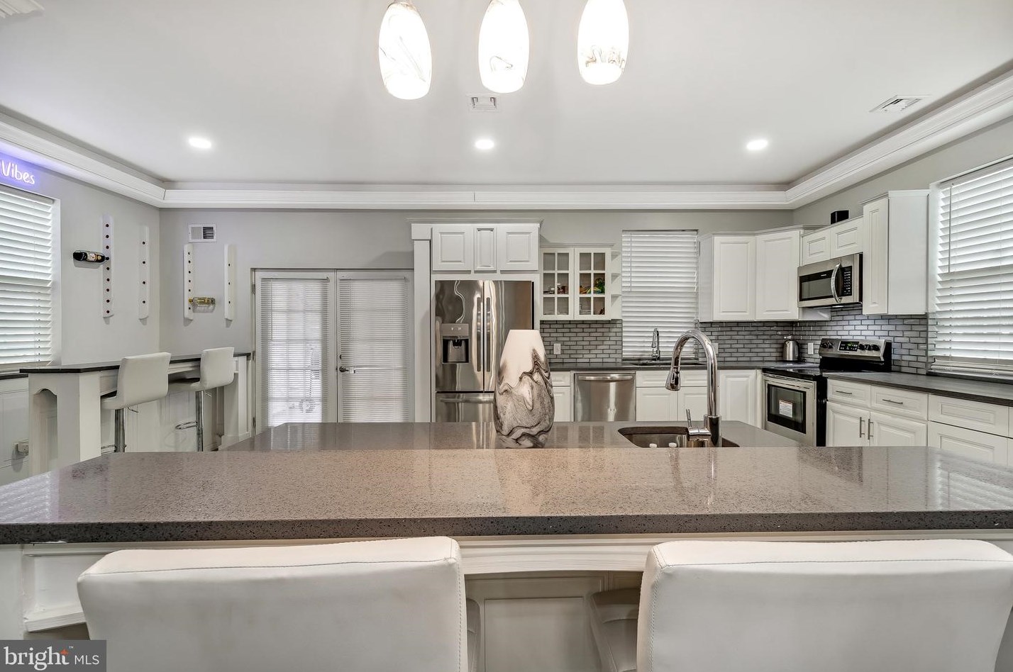 47 Woodside Ave, Levittown PA  19057-4507 exterior