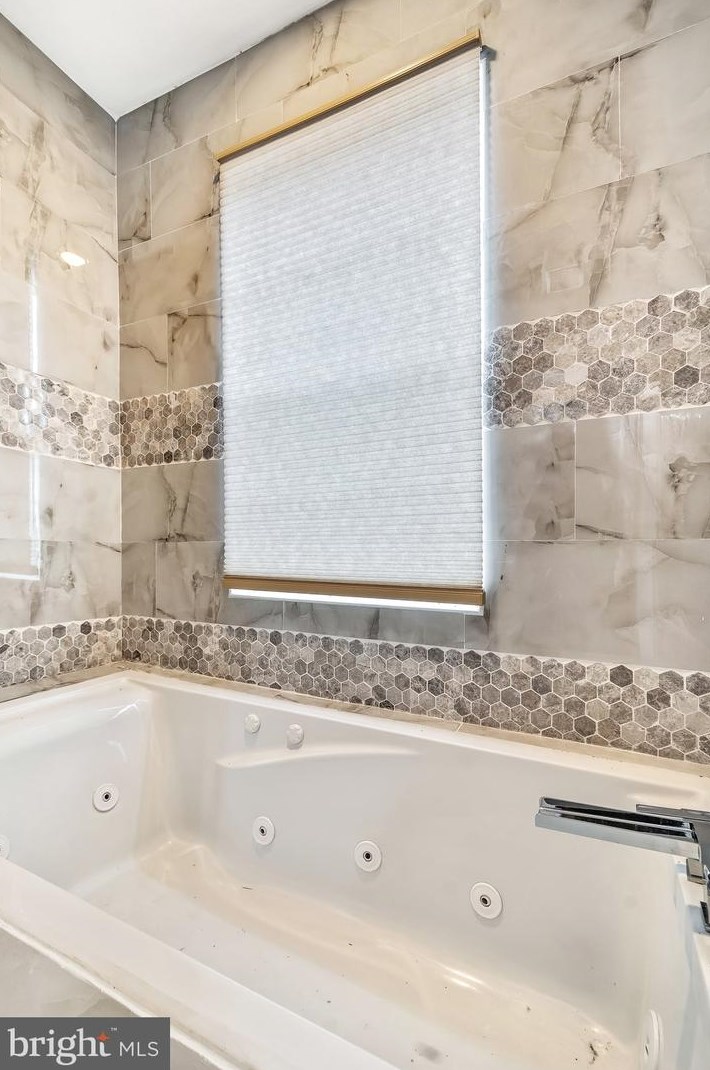 47 Woodside Ave, Levittown PA  19057-4507 exterior