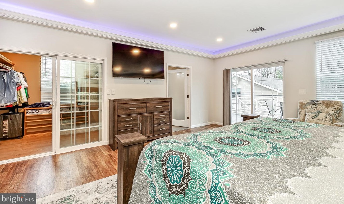 47 Woodside Ave, Levittown PA  19057-4507 exterior