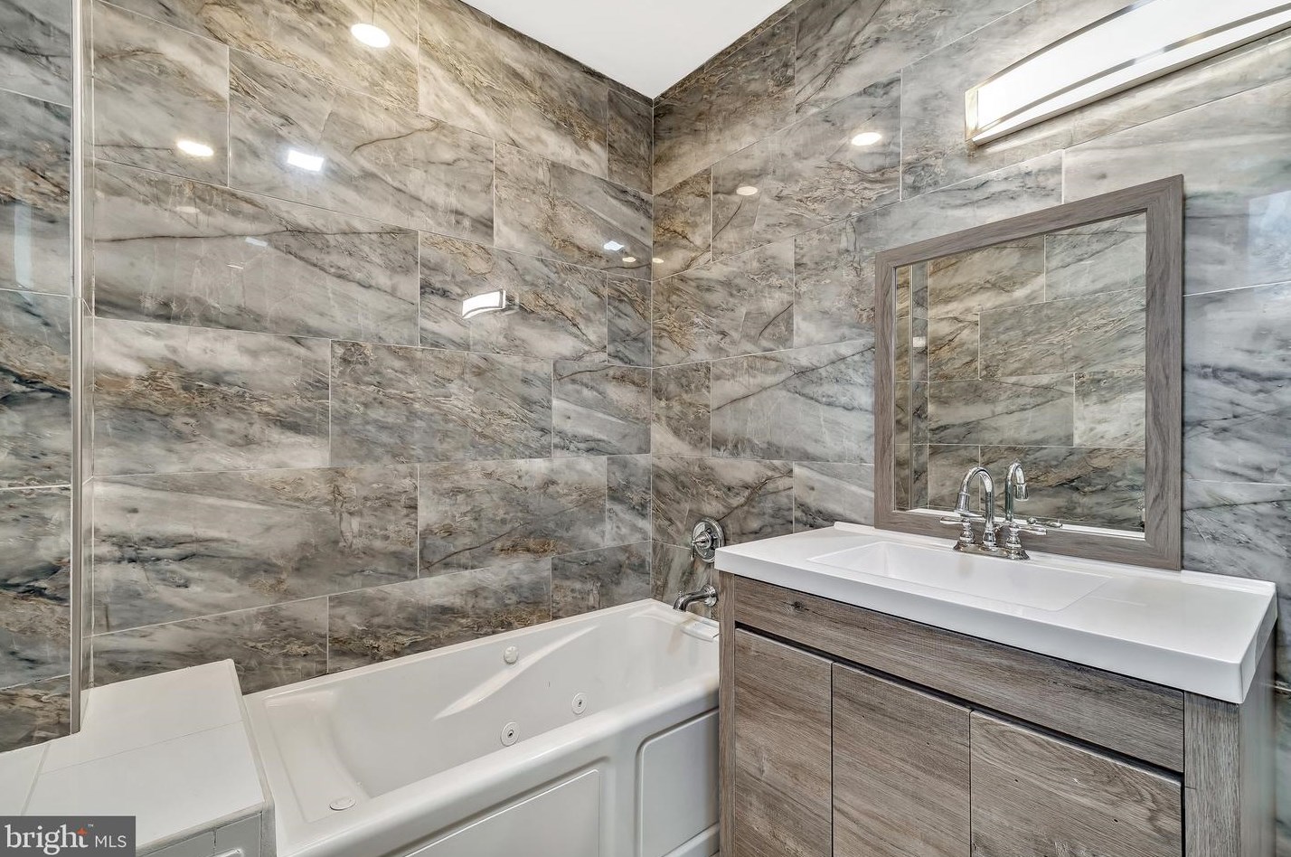 47 Woodside Ave, Levittown PA  19057-4507 exterior