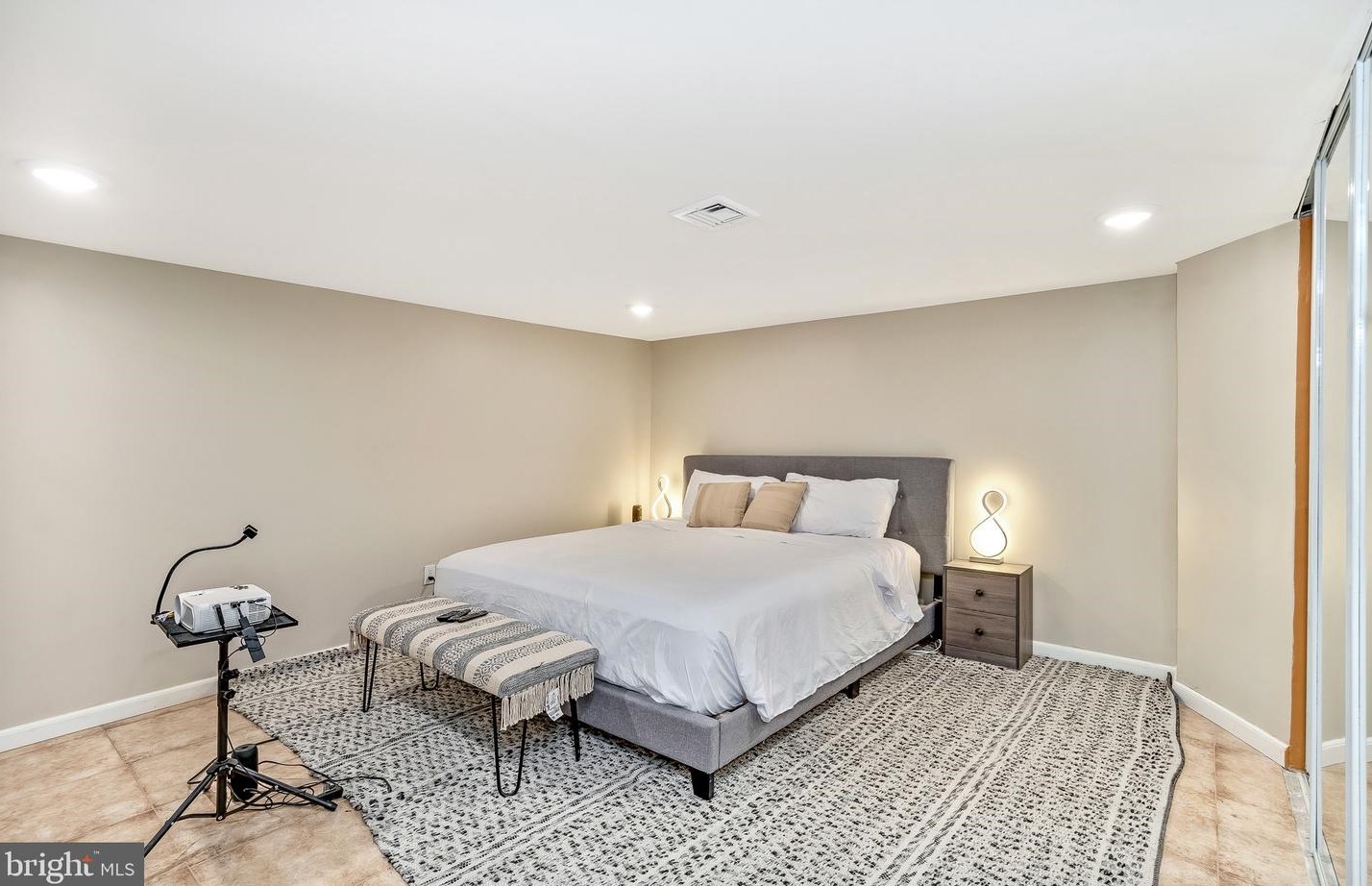 47 Woodside Ave, Levittown PA  19057-4507 exterior