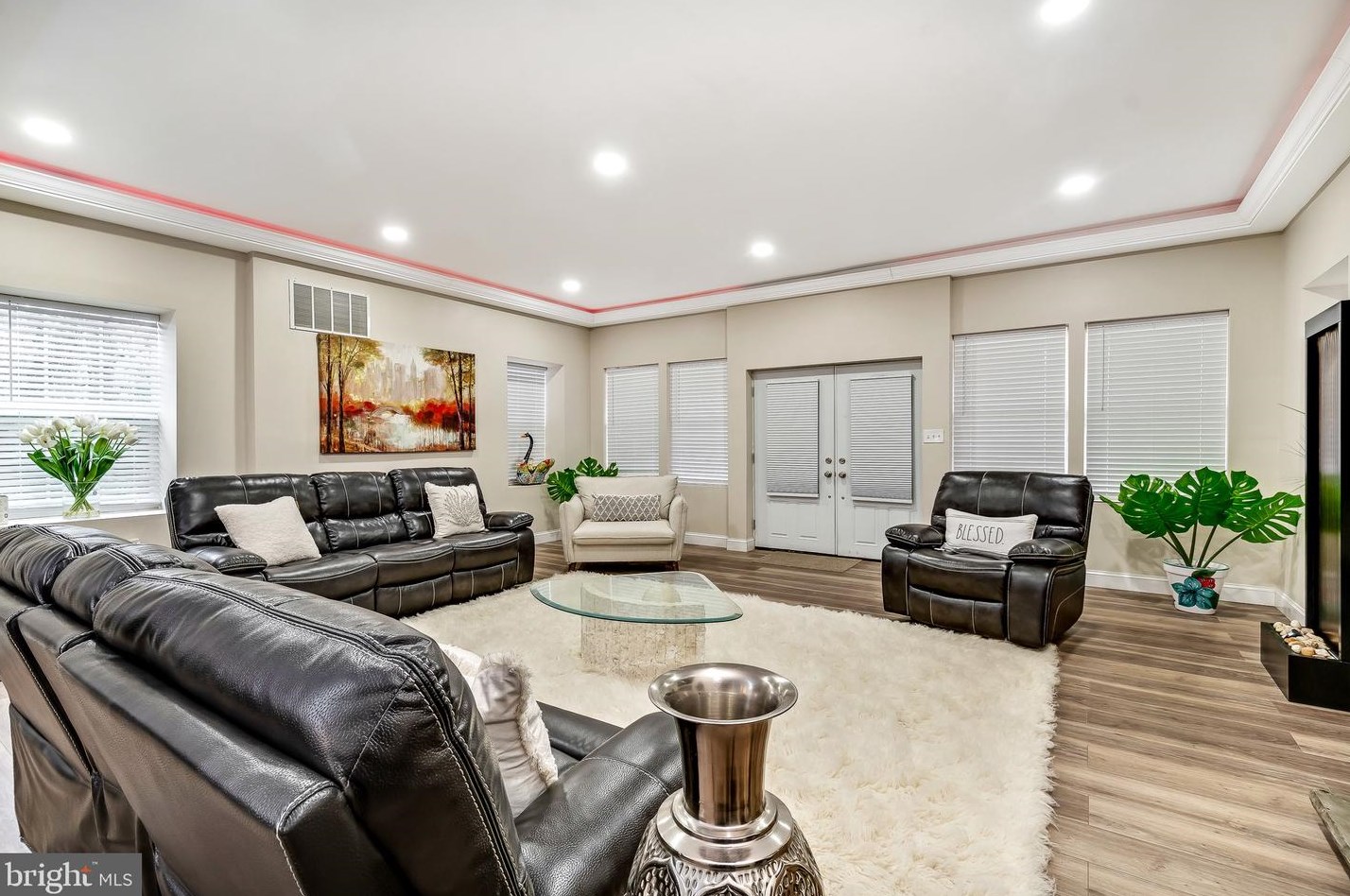 47 Woodside Ave, Levittown PA  19057-4507 exterior