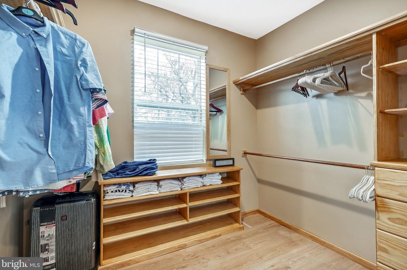 47 Woodside Ave, Levittown PA  19057-4507 exterior