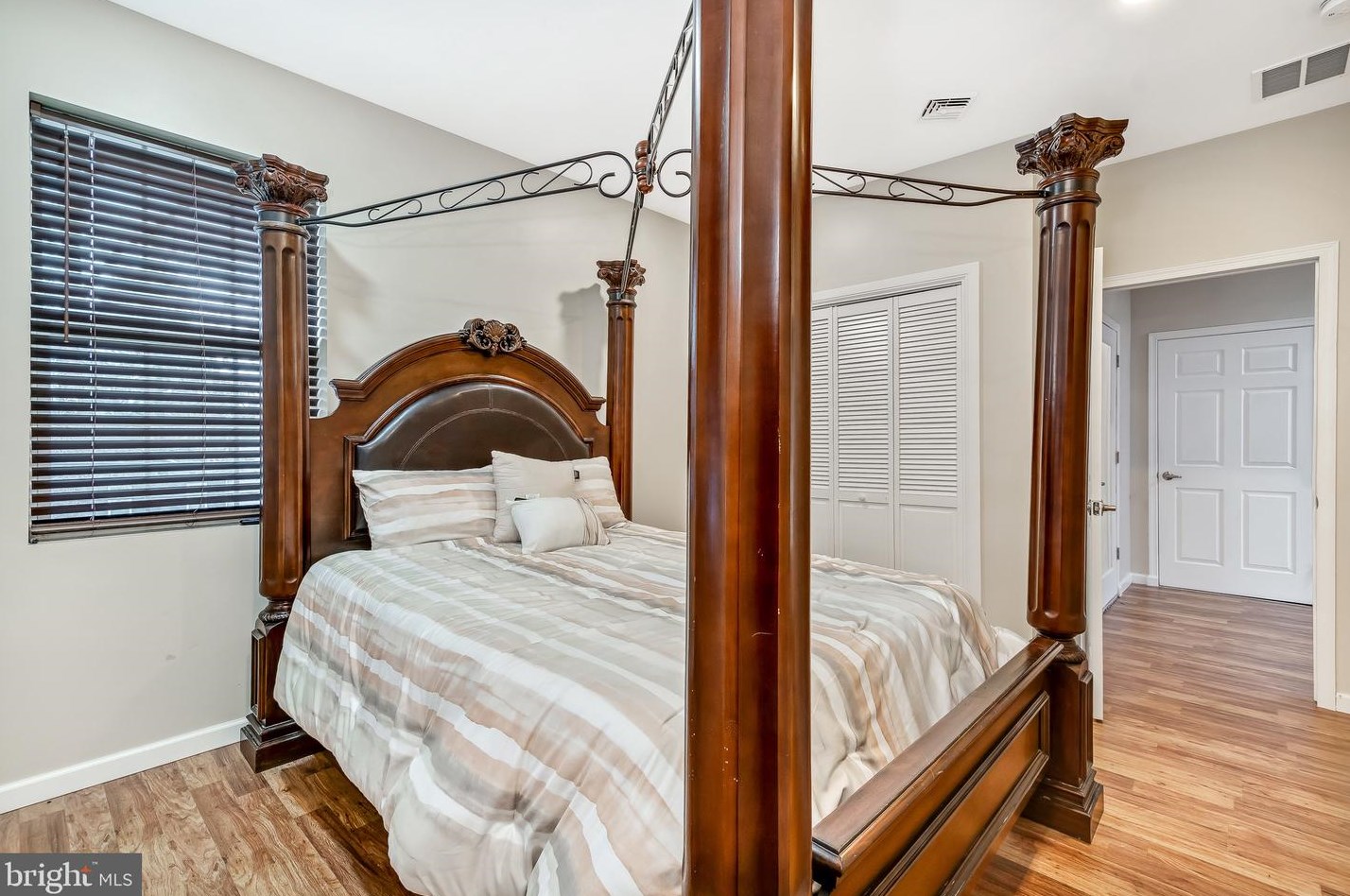 47 Woodside Ave, Levittown PA  19057-4507 exterior