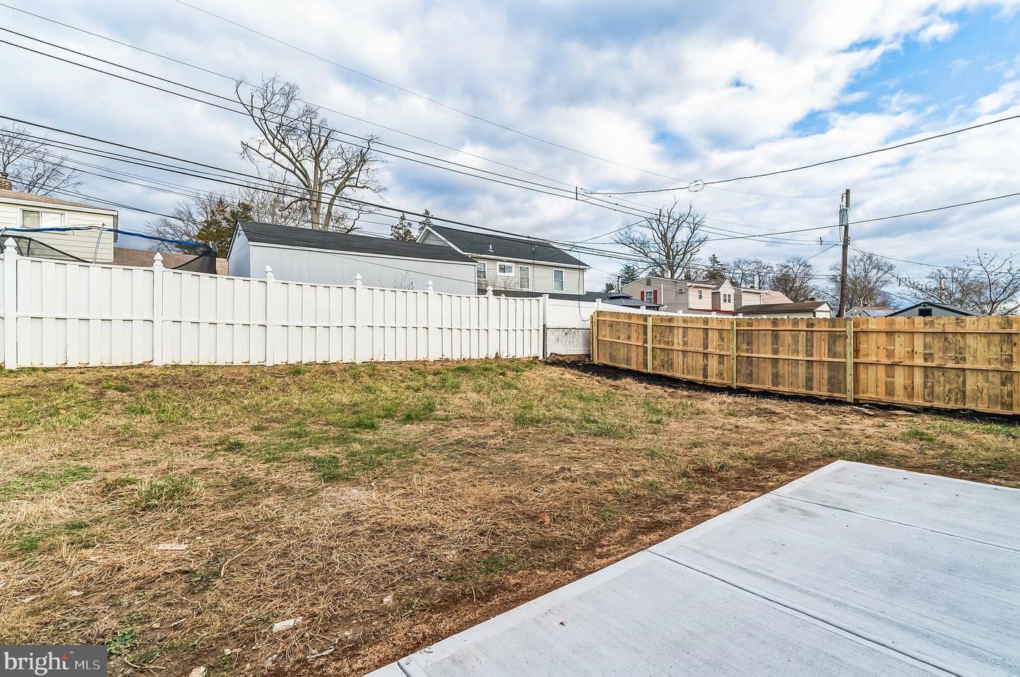264 Appletree Dr, Levittown PA  19055-1218 exterior