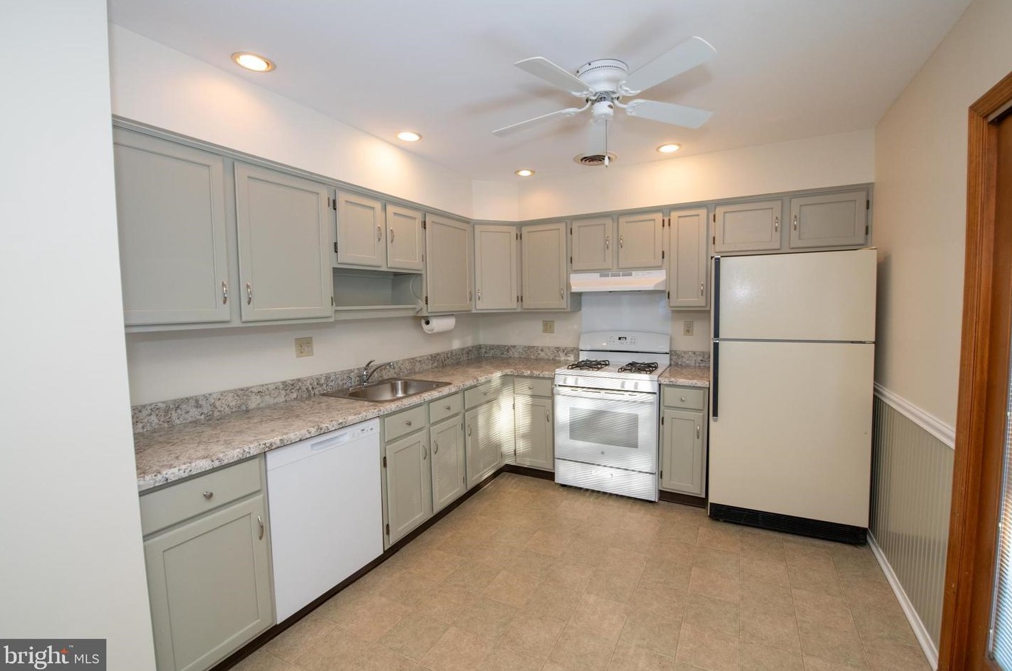 13 Ascot Ct, Upper Makefield PA  18940-1636 exterior