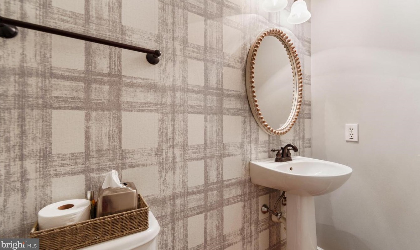 4547 Old Oak Rd, Gardenville PA  18902 exterior